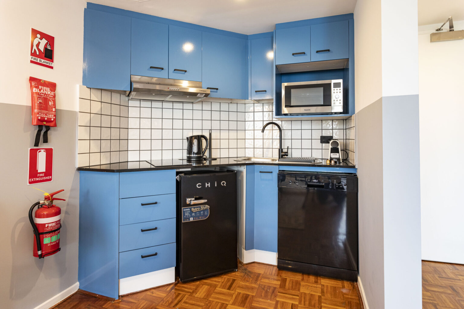 Kitchen with fire extinguisher and blanket in place